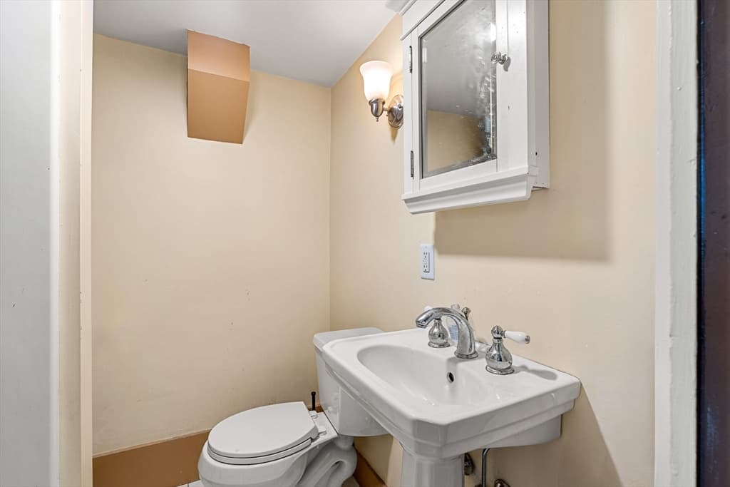 3 Family - 3 Units Up/Down at 31 Mugford St, Marblehead MA 01945, photo 18 of 28