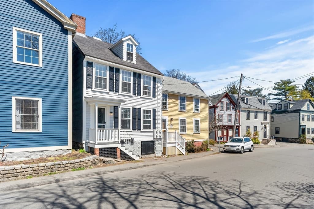 3 Family - 3 Units Up/Down at 31 Mugford St, Marblehead MA 01945, photo 4 of 28