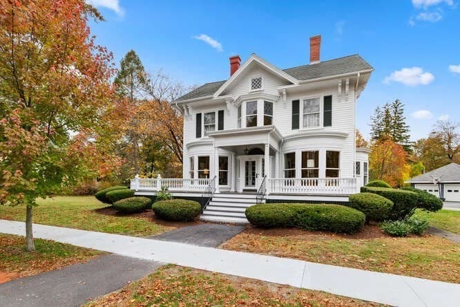 Single Family Residence at 1949 Massachusetts Ave, Lexington MA 02421, photo 2 of 11