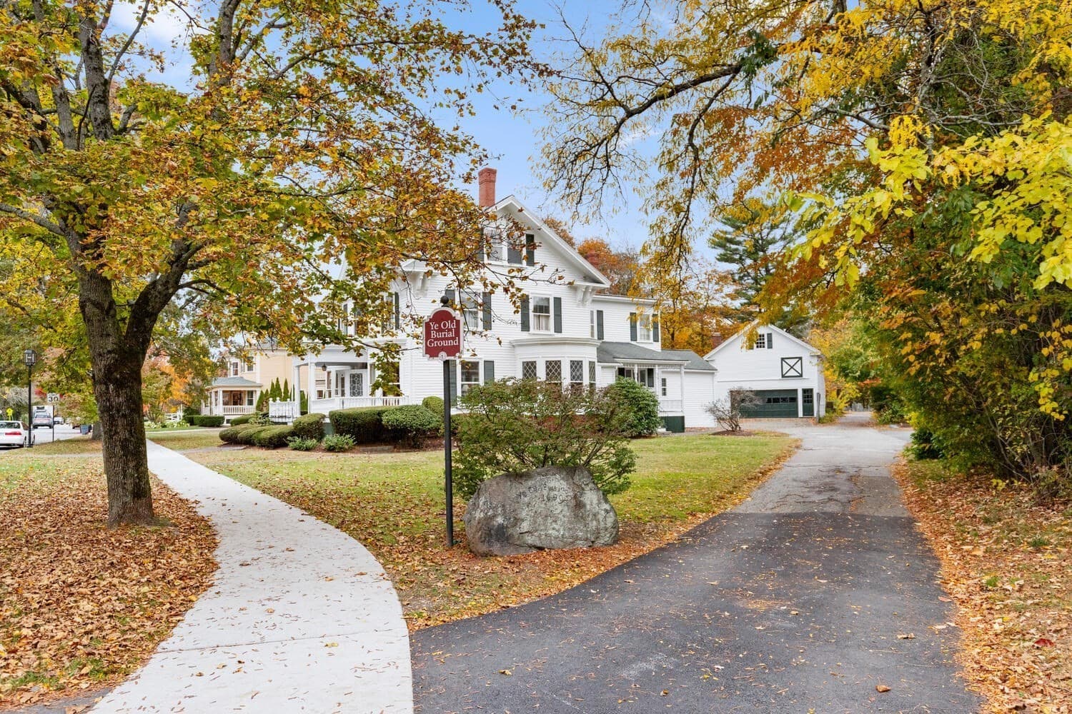 Single Family Residence at 1949 Massachusetts Ave, Lexington MA 02421, photo 6 of 11