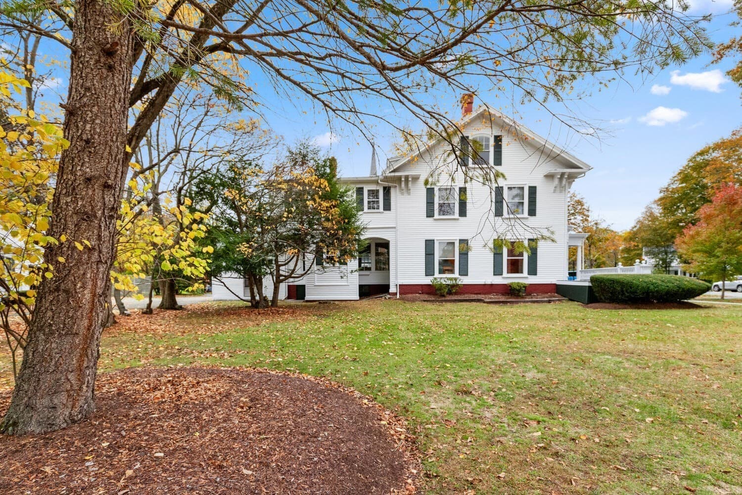 Single Family Residence at 1949 Massachusetts Ave, Lexington MA 02421, photo 4 of 11