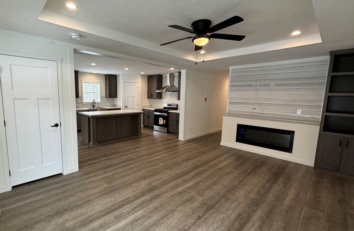 Single Family Residence at 21 Pinrock Drive, Sturbridge MA 01566, photo 2 of 19