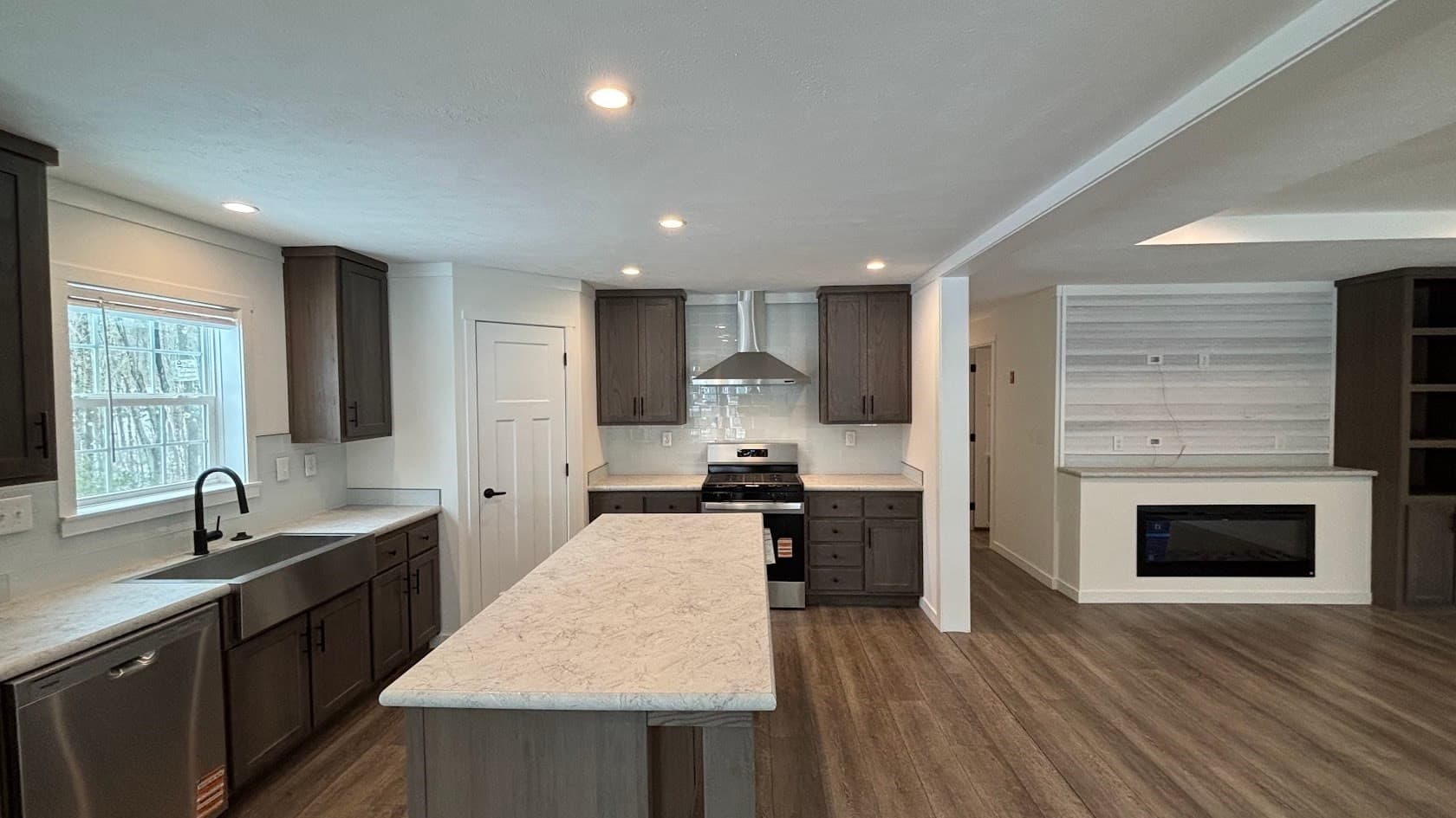 Single Family Residence at 21 Pinrock Drive, Sturbridge MA 01566, photo 7 of 19