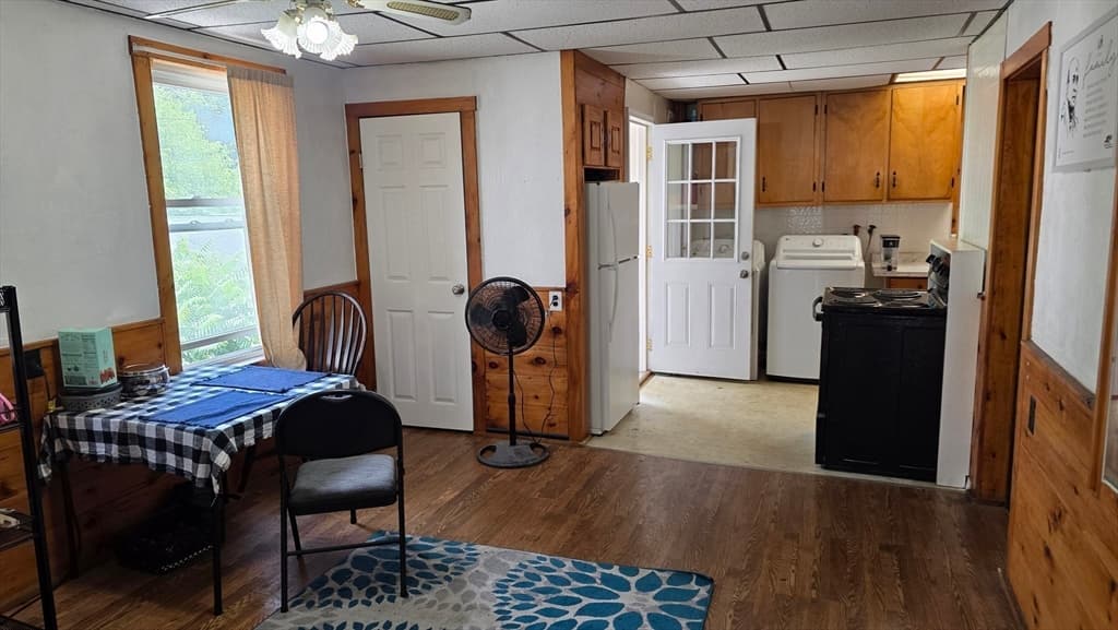 Single Family Residence at 360 Hamilton St, Worcester MA 01604, photo 12 of 35