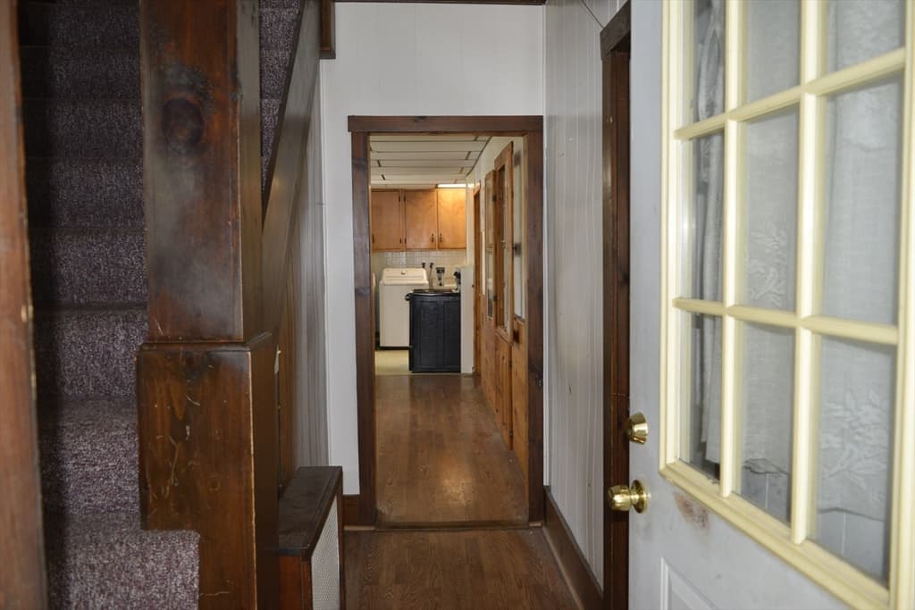 Single Family Residence at 360 Hamilton St, Worcester MA 01604, photo 7 of 35