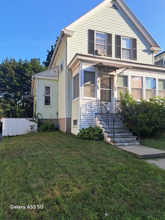 360 Hamilton St, Worcester MA 01604