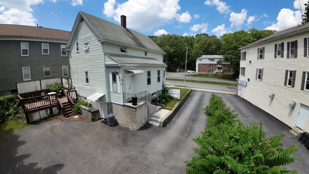 Single Family Residence at 360 Hamilton St, Worcester MA 01604, photo 5 of 35