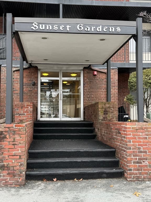 45 Oval Rd # 8, Quincy MA 02170