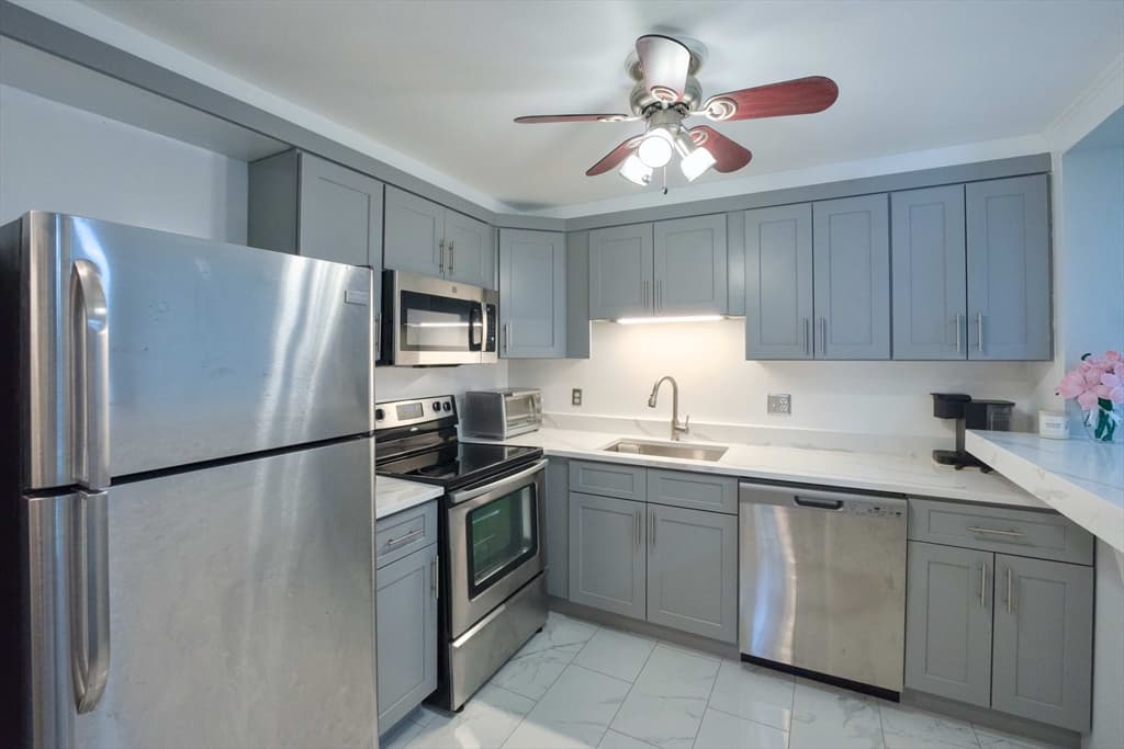 Condominium at 45 Oval Rd # 8, Quincy MA 02170, photo 5 of 10