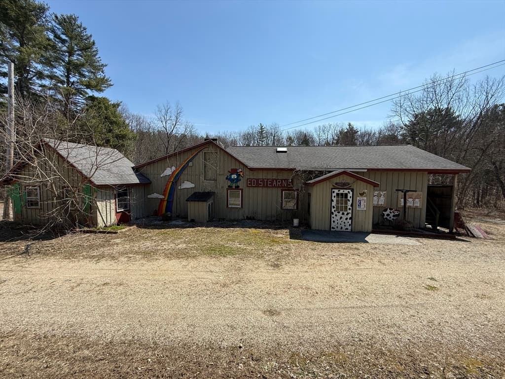 137 Southbridge Street, Charlton MA 01507