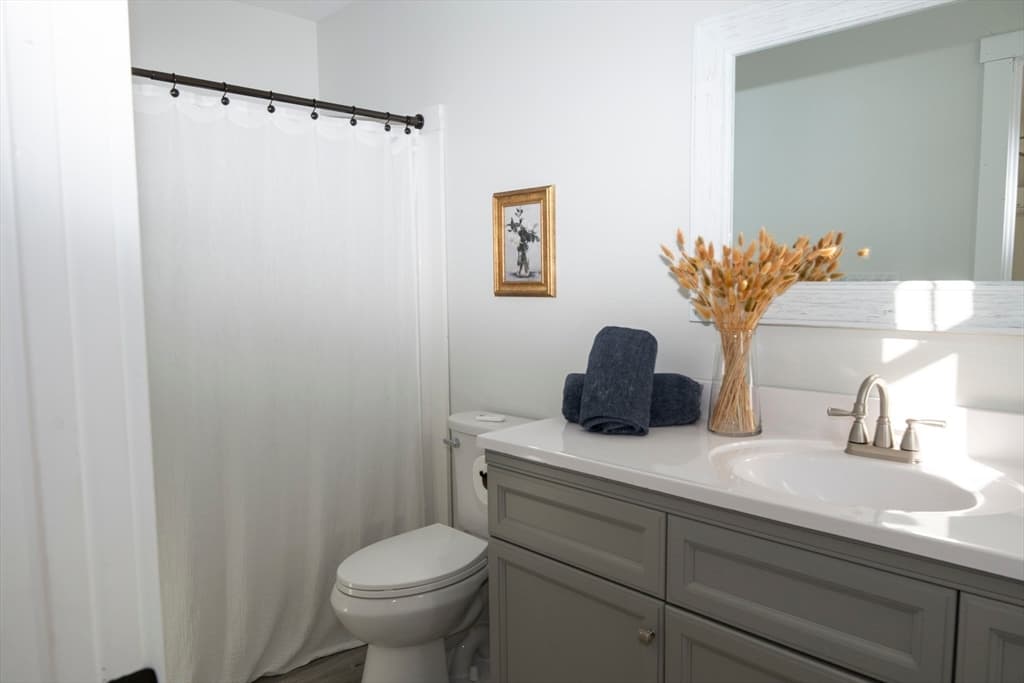 Condominium at 294 Huttleston # 1, Fairhaven MA 02719, photo 13 of 17