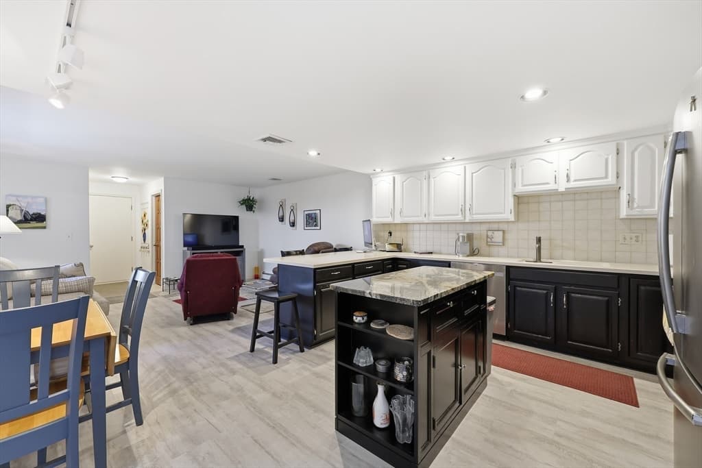 Condominium at 929 Shaker Road # 17, Westfield MA 01085, photo 6 of 32