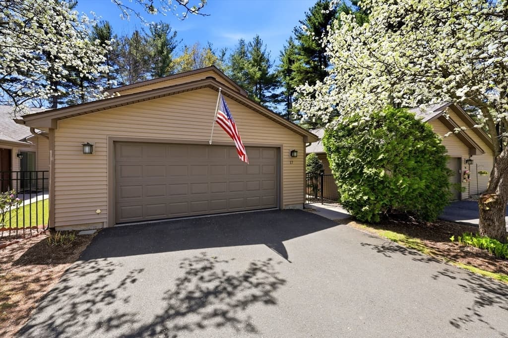 Condominium at 929 Shaker Road # 17, Westfield MA 01085, photo 3 of 32
