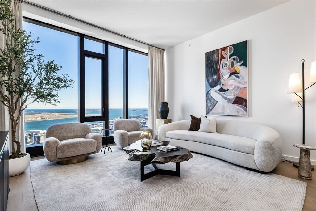 682 Atlantic Ave # 40L, Boston MA 02111
