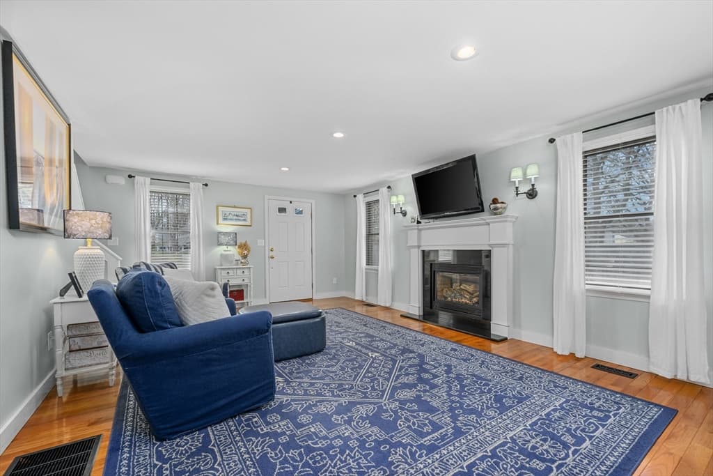 Single Family Residence at 134 School St, Barnstable MA 02635, photo 5 of 37