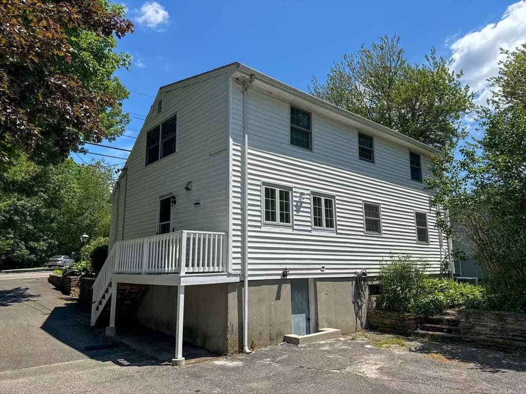 112 Marlboro Rd, Southborough MA 01772 photo 2