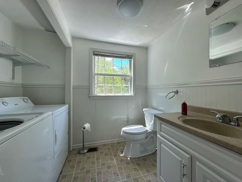 112 Marlboro Rd, Southborough MA 01772 photo 9