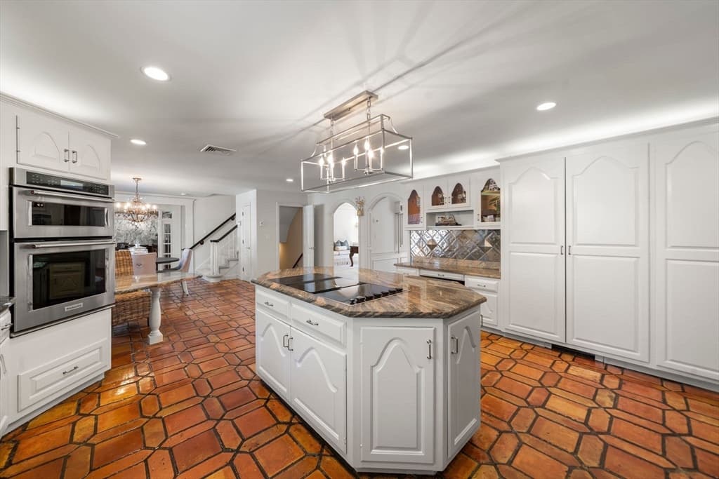286 Mayflower Cir, Hanover MA 02339 photo 6