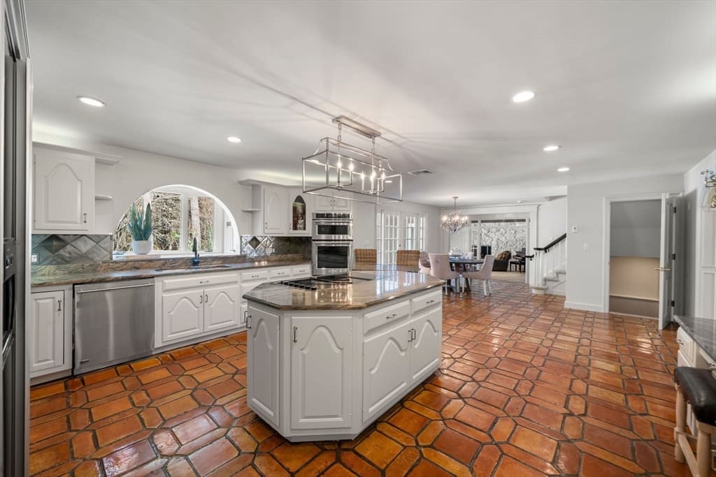286 Mayflower Cir, Hanover MA 02339 photo 8