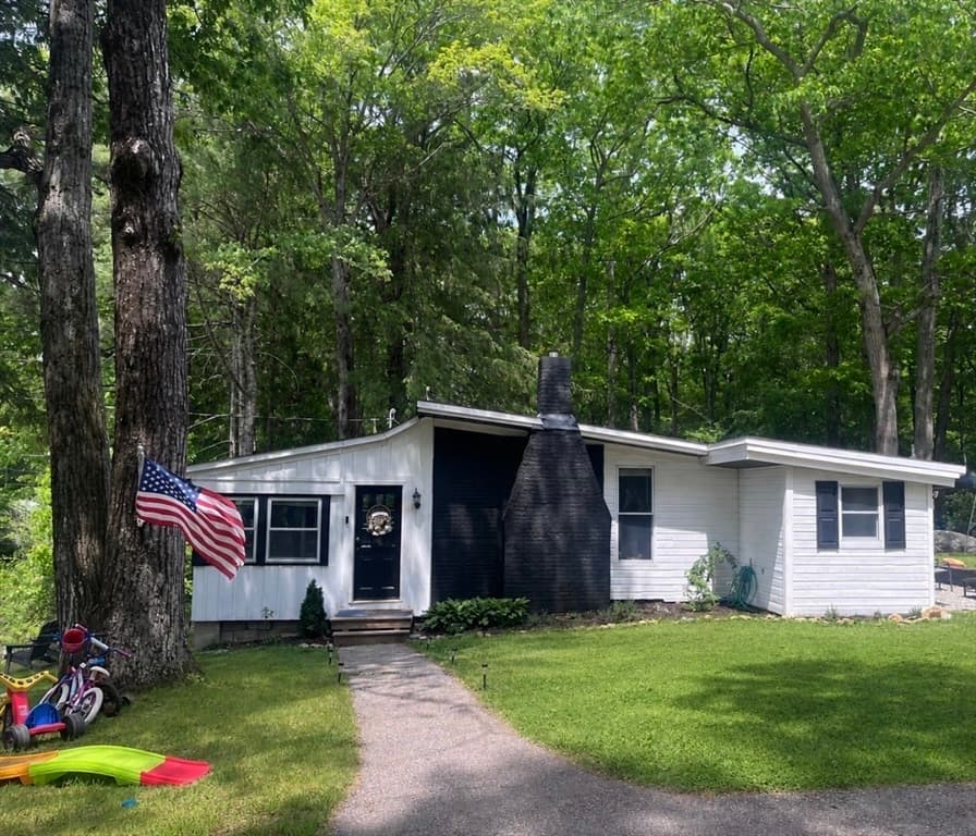 88 Hiland, Charlton MA 01507