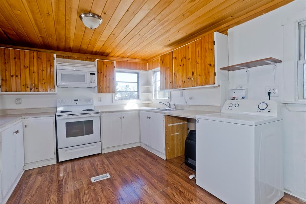 38 Klondike Ave, Westfield MA 01085 photo 6