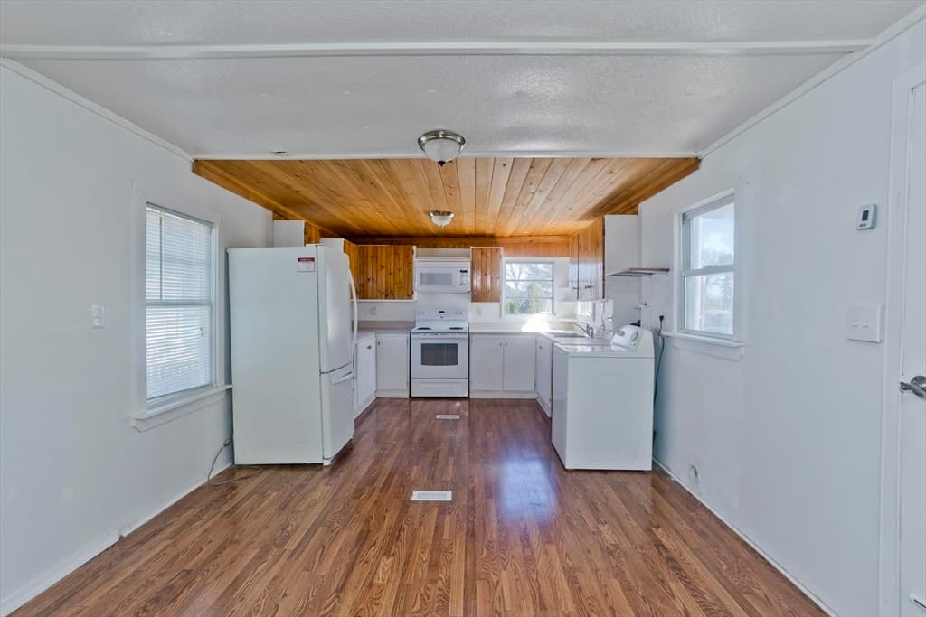 38 Klondike Ave, Westfield MA 01085 photo 5