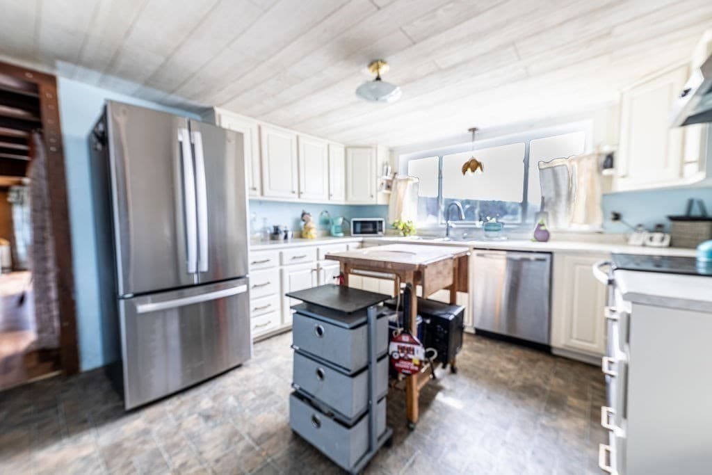 Single Family Residence at 80 Lakeview Rd, Shutesbury MA 01072, photo 6 of 34