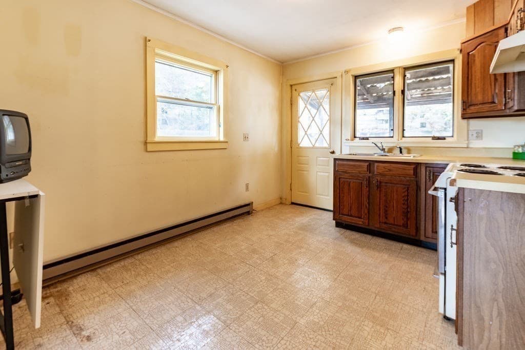 Single Family Residence at 80 Lakeview Rd, Shutesbury MA 01072, photo 12 of 34