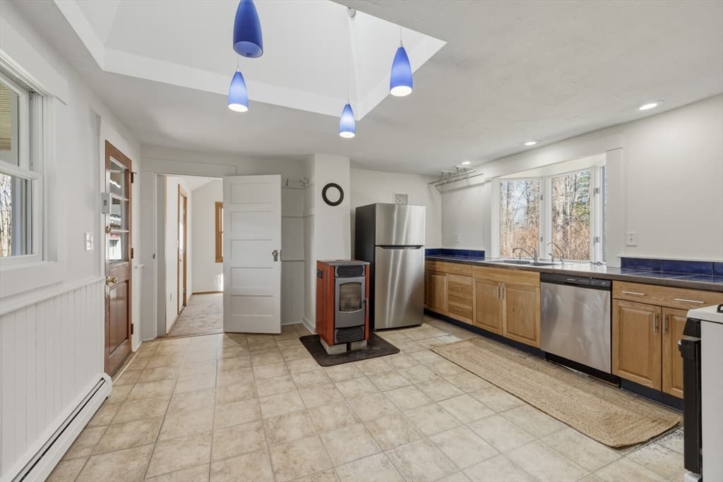274 Sunderland Rd, Amherst MA 01002 photo 7