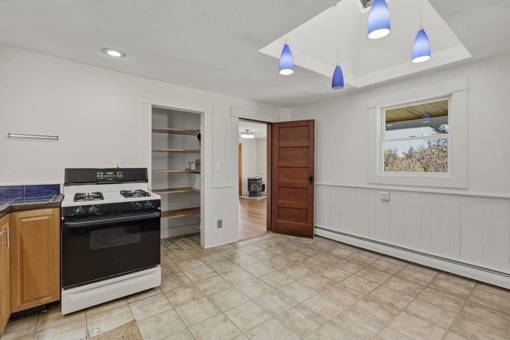 274 Sunderland Rd, Amherst MA 01002 photo 8