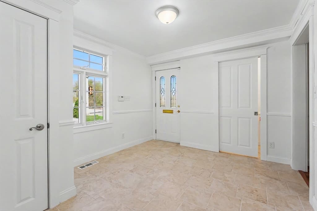 Single Family Residence at 250 Chelmsford St, Chelmsford MA 01824, photo 10 of 29