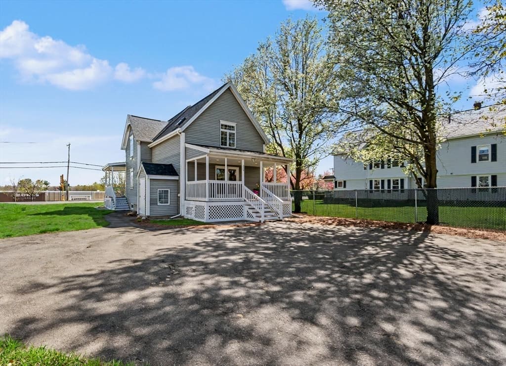 Single Family Residence at 250 Chelmsford St, Chelmsford MA 01824, photo 4 of 29