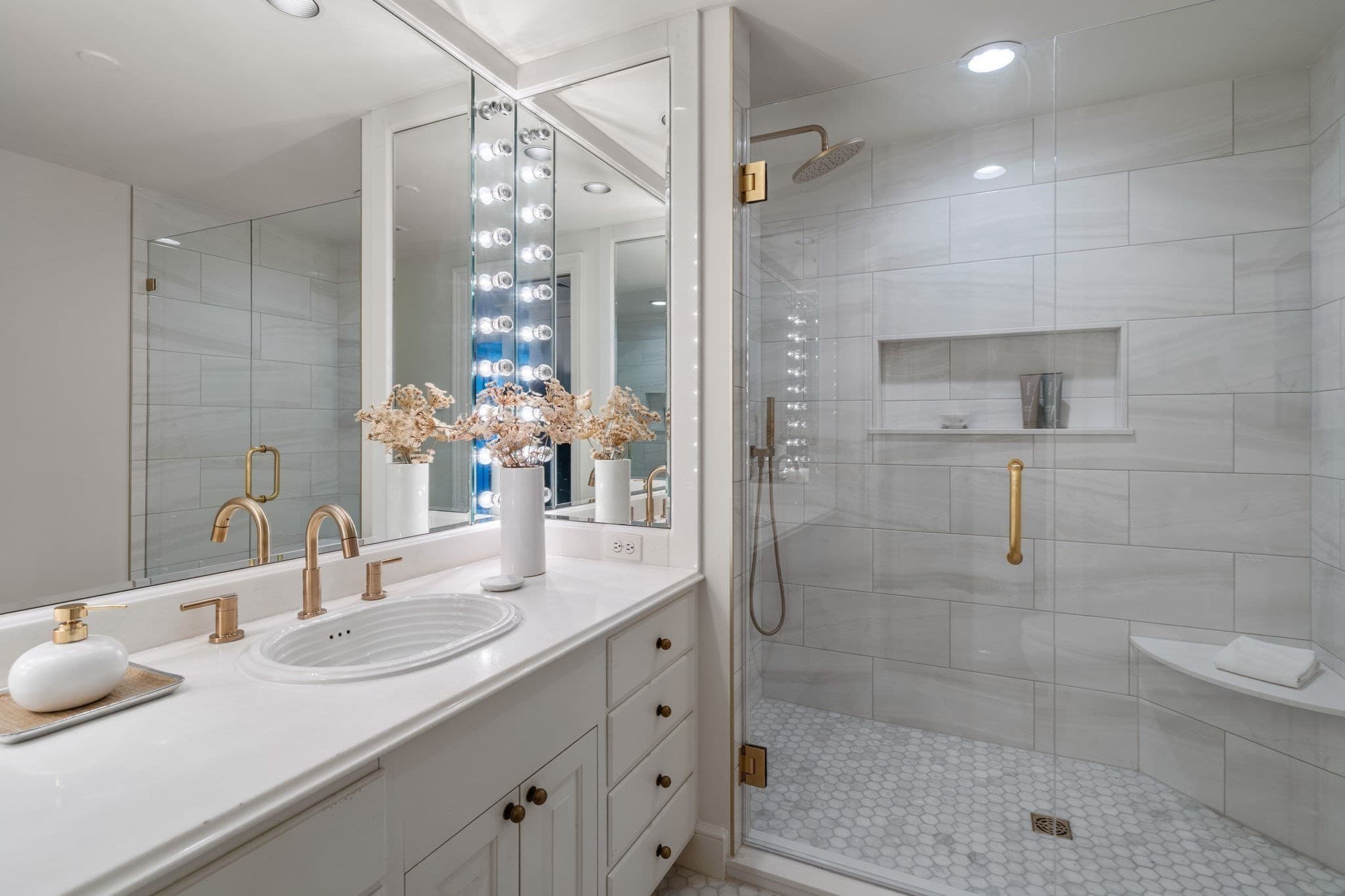 Condominium at 2 Commonwealth Ave # 12B, Boston MA 02116, photo 24 of 42
