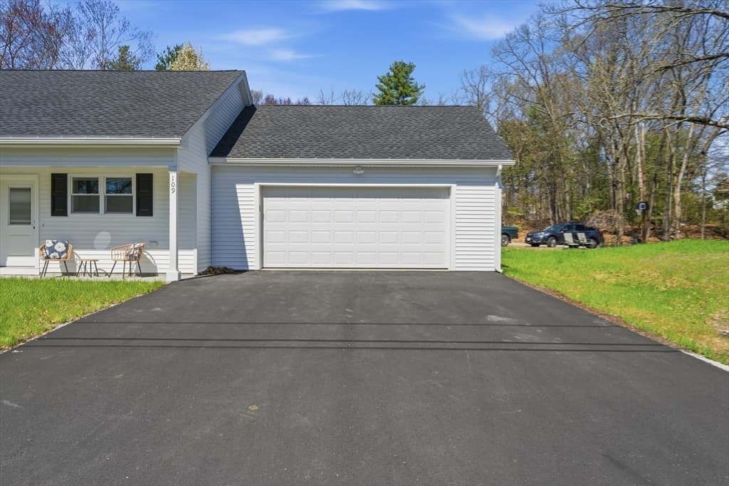 Single Family Residence at 109 Navy Yard Rd, Dracut MA 01826, photo 27 of 33