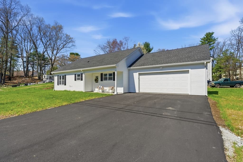 Single Family Residence at 109 Navy Yard Rd, Dracut MA 01826, photo 2 of 33