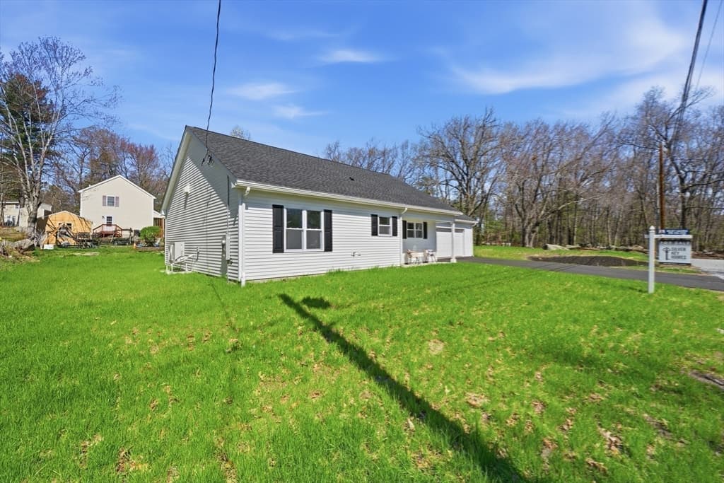 Single Family Residence at 109 Navy Yard Rd, Dracut MA 01826, photo 3 of 33