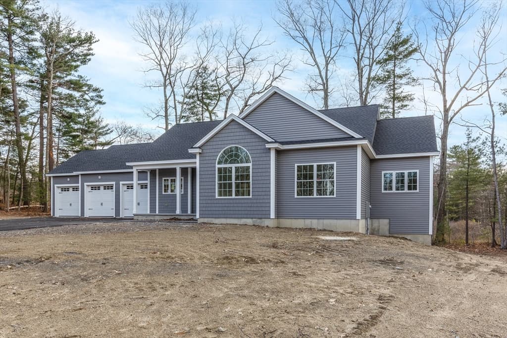 54 Haystack Circle, Pelham NH 03076