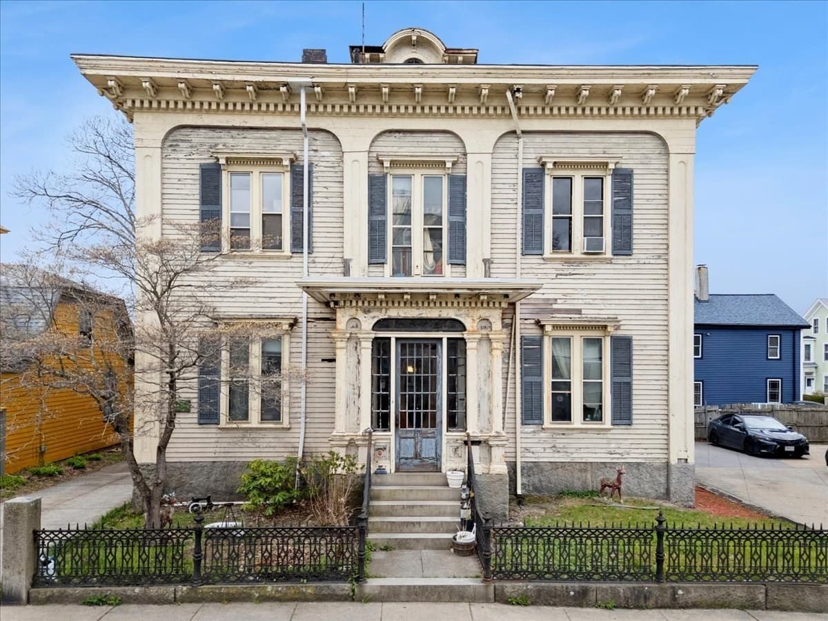 179 Cottage St, New Bedford MA 02740
