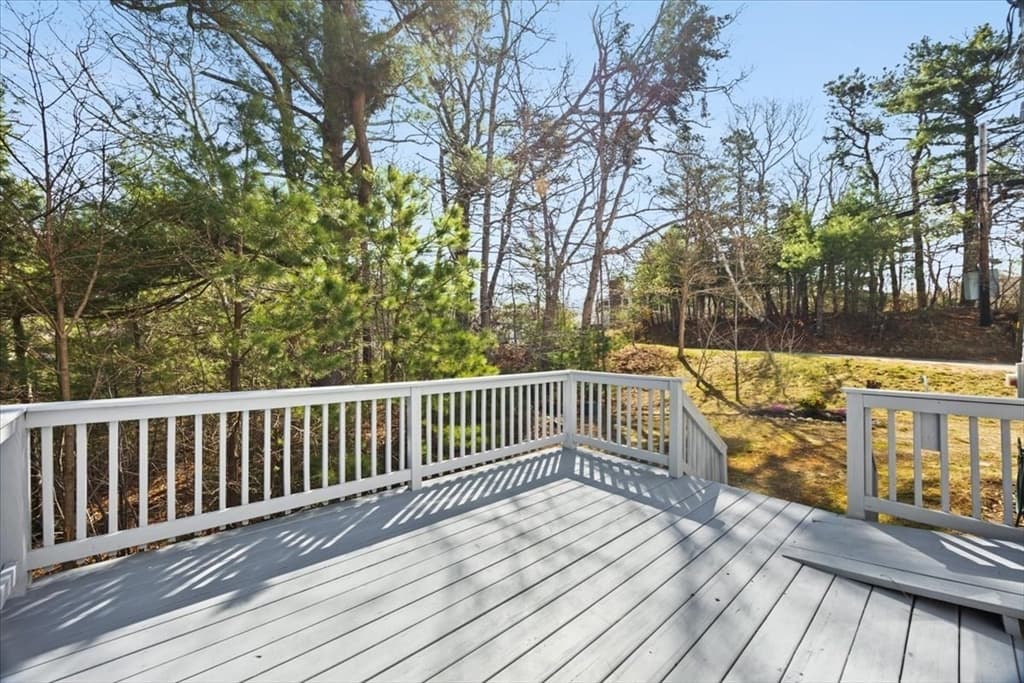 Single Family Residence at 10 Manomet Beach Blvd, Plymouth MA 02360, Plymouth, photo 5 of 40