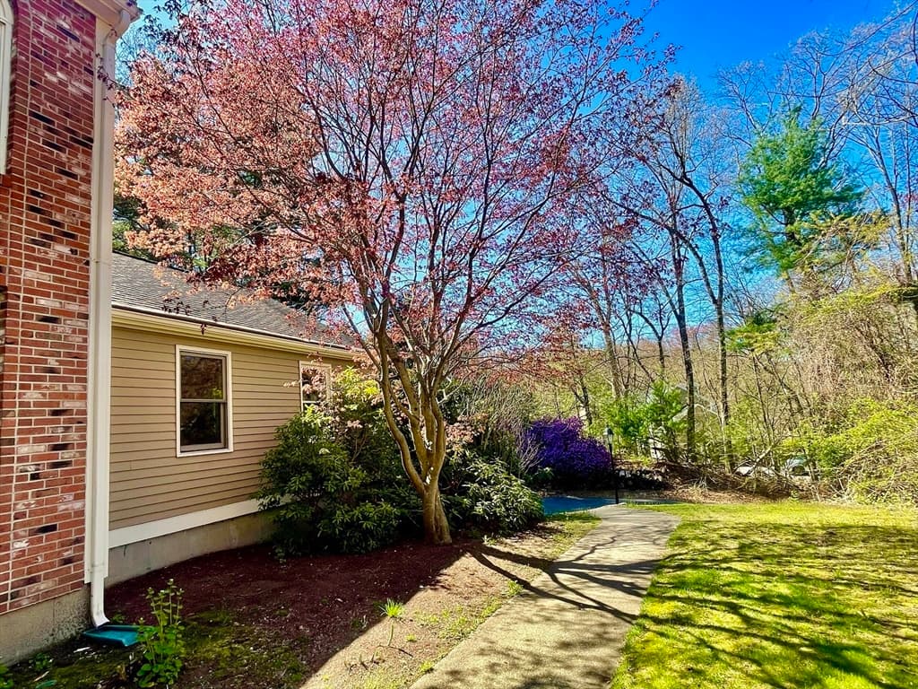 128 Upton Rd, Westborough MA 01581 photo 2