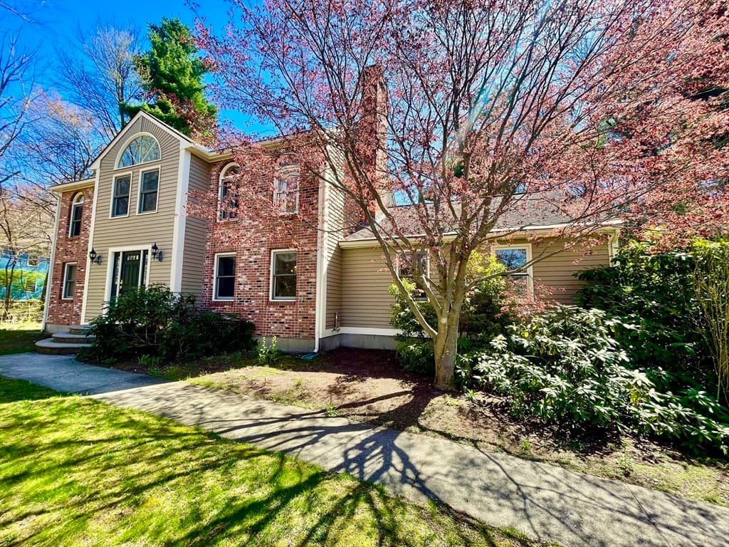 128 Upton Rd, Westborough MA 01581