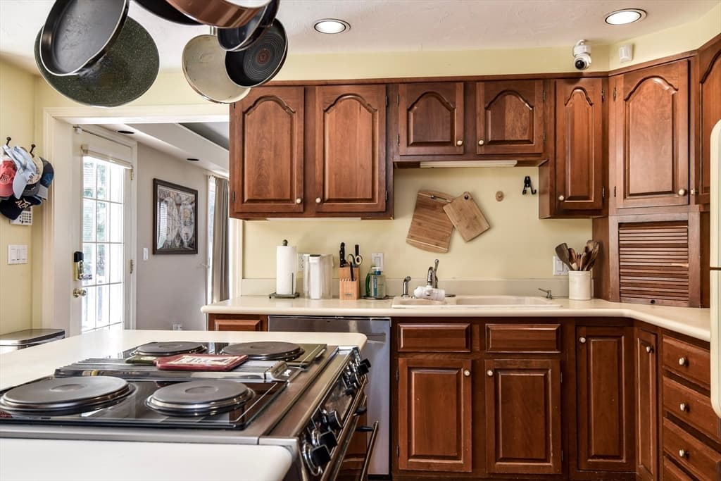 128 Upton Rd, Westborough MA 01581 photo 9
