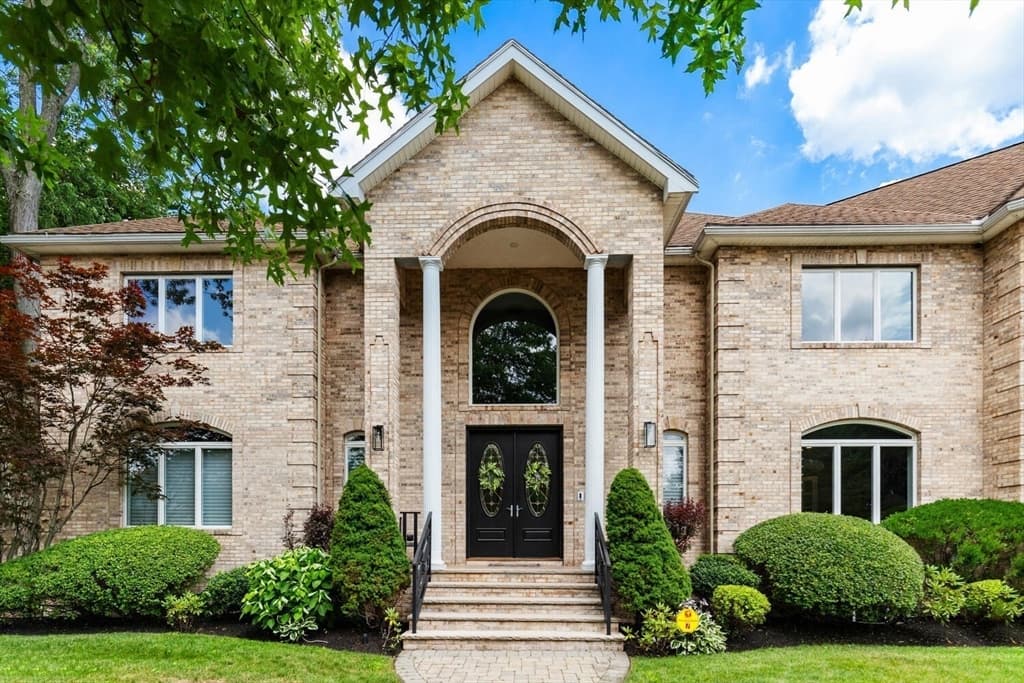 7 Freeman St, Lynnfield MA 01940