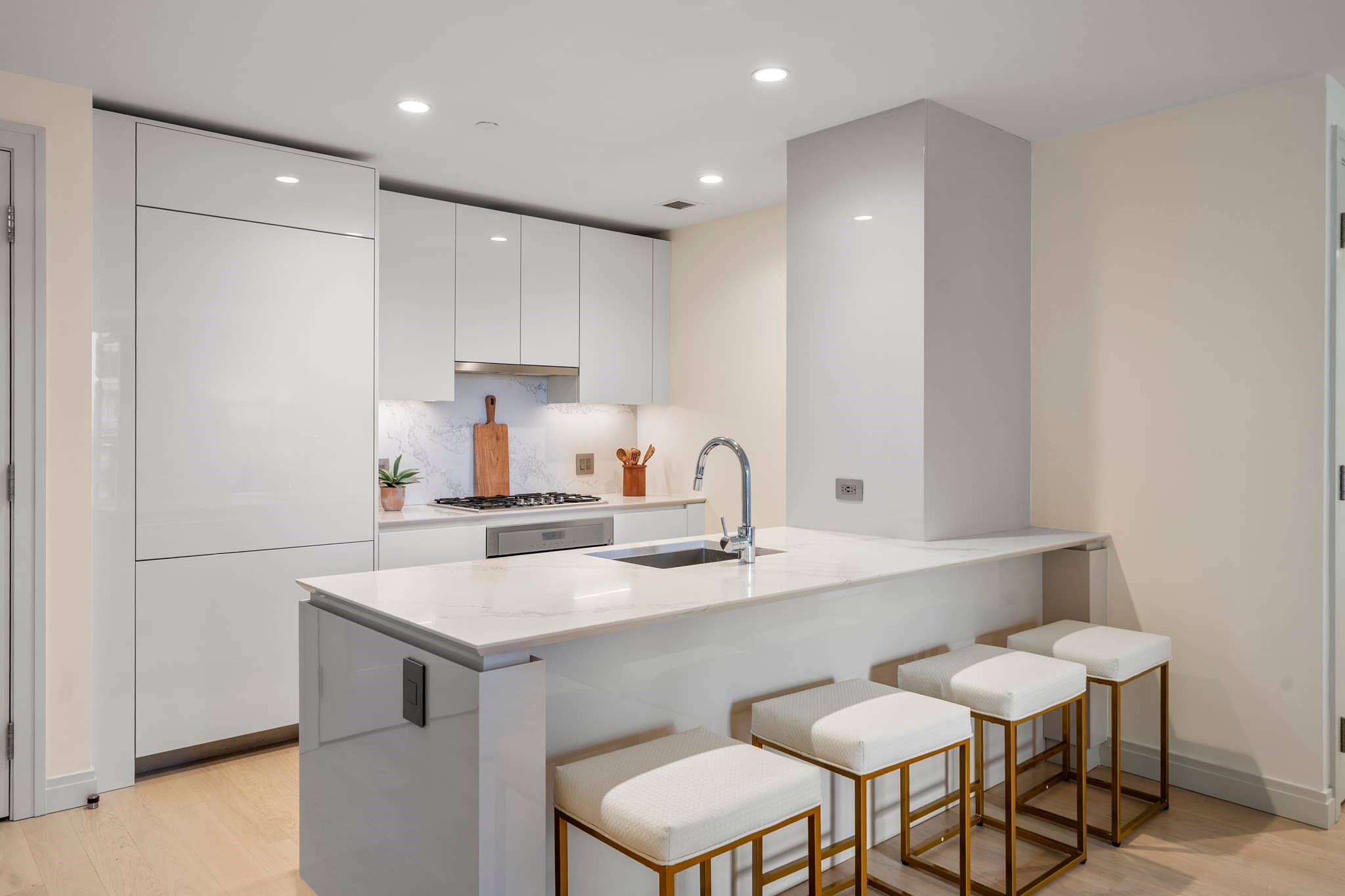 Condominium at 135 Seaport Blvd # 1609, Boston MA 02210, photo 4 of 38