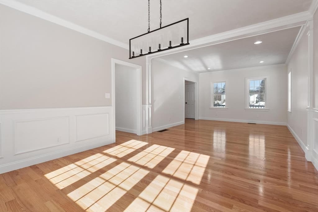 Single Family Residence at 2 Clover Glen Circle, Shrewsbury MA 01545, photo 12 of 32