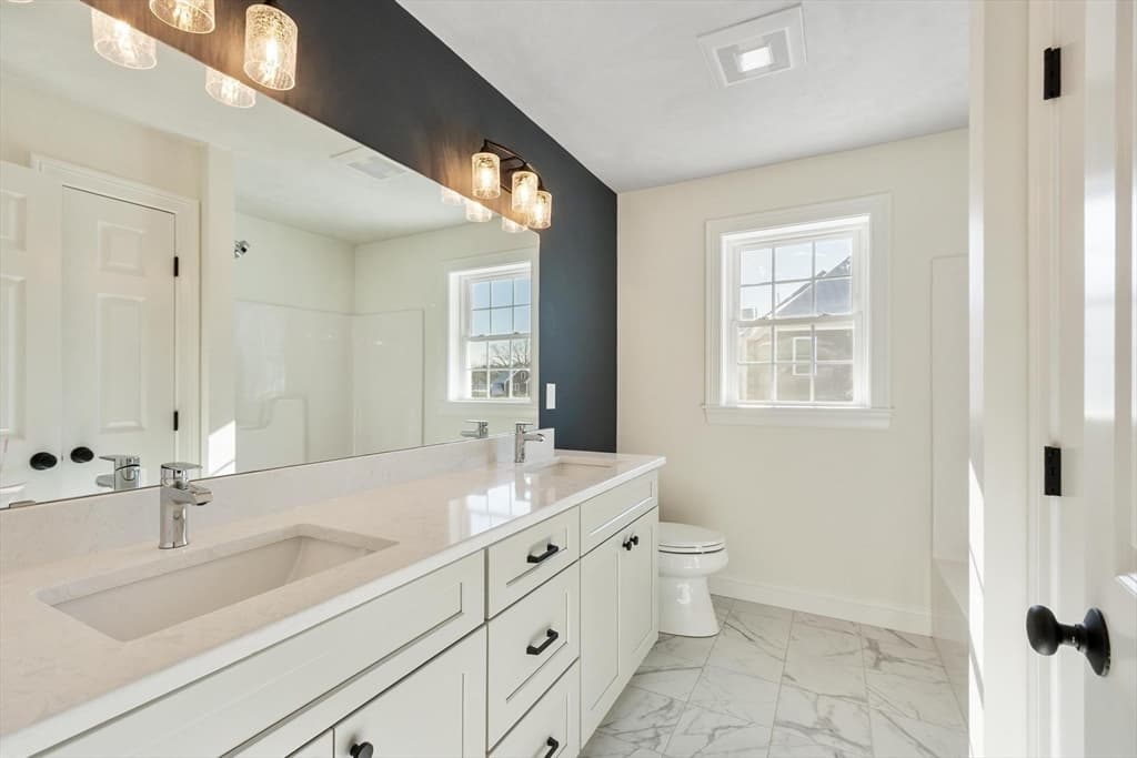 Single Family Residence at 2 Clover Glen Circle, Shrewsbury MA 01545, photo 19 of 32