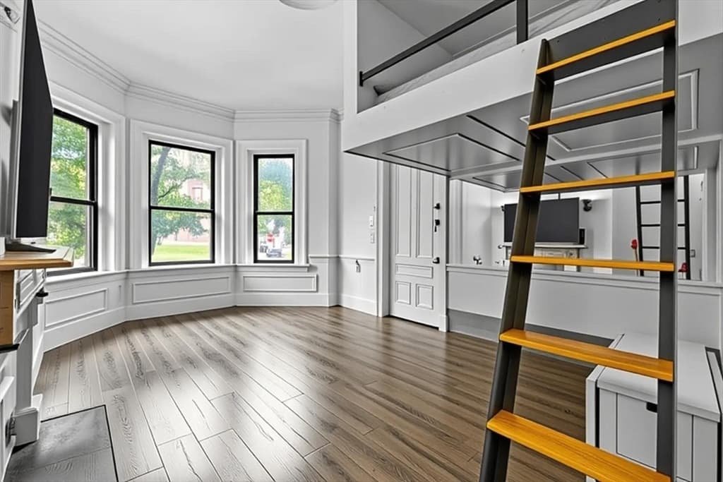 Condominium at 364 Marlborough St. # 1, Boston MA 02116, photo 2 of 10