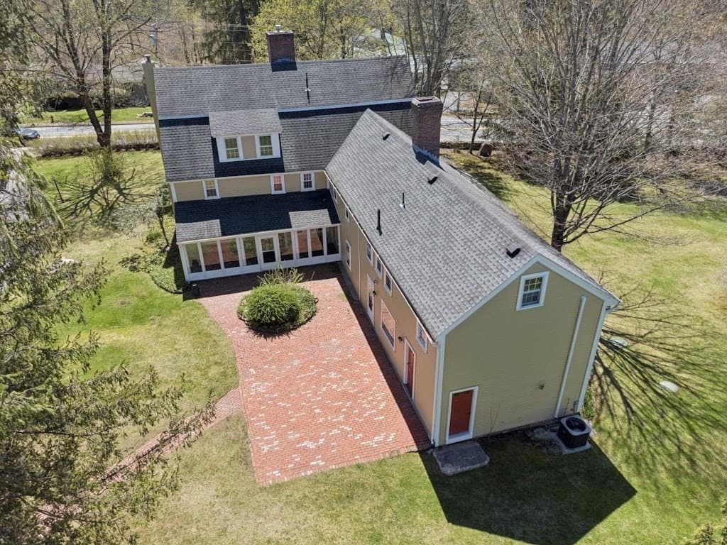 Single Family Residence at 302 Church Street, Northborough MA 01532, photo 5 of 32