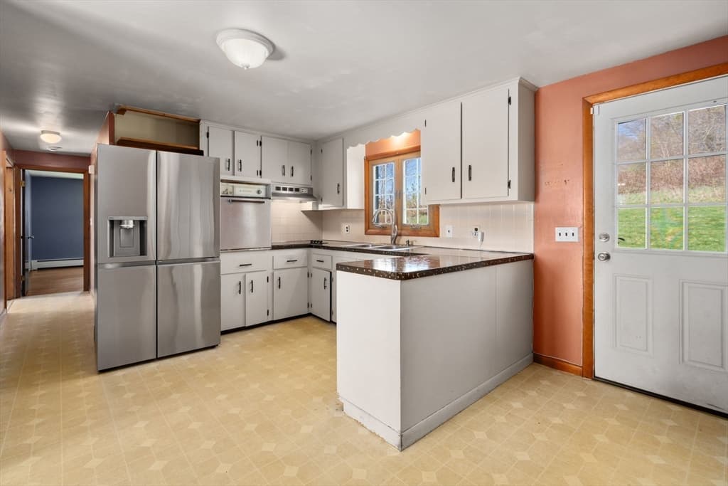 Single Family Residence at 89 Center Rd, Dudley MA 01571, Dudley, photo 3 of 29