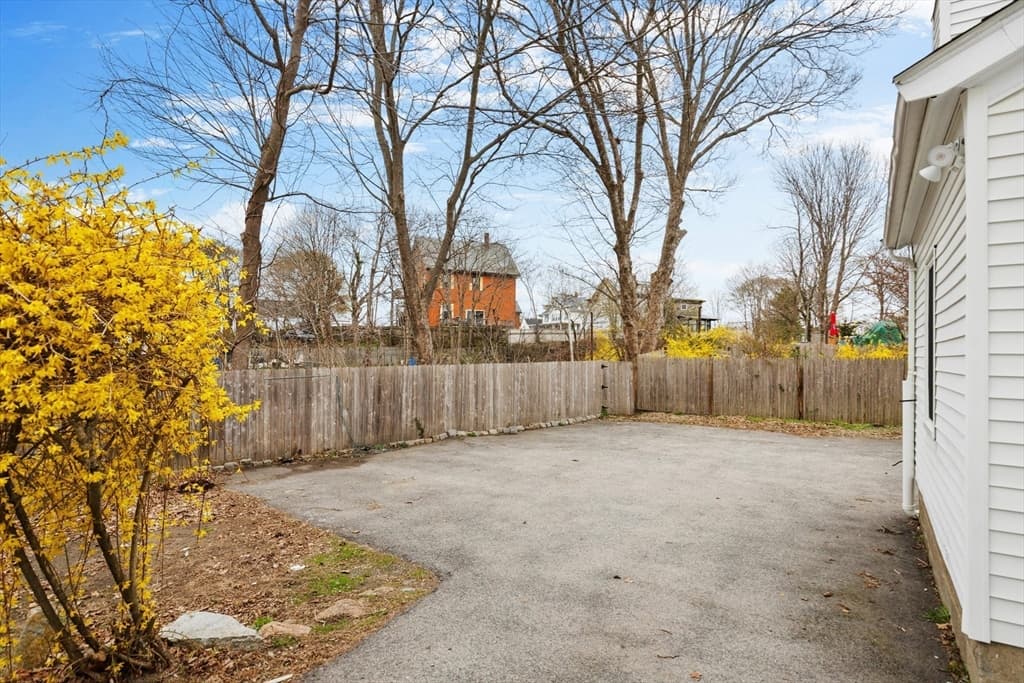 105 Centennial Ave, Gloucester MA 01930 photo 3